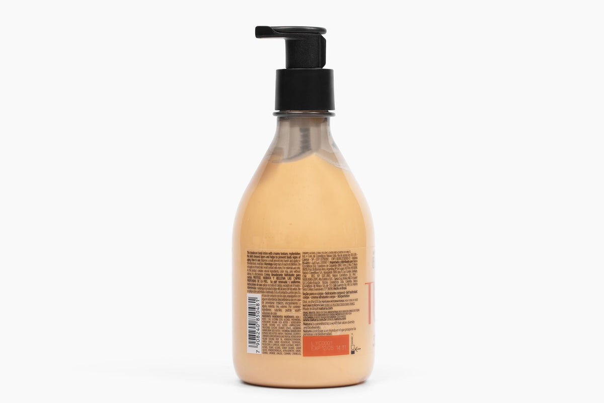 natura cream texture close-up highlighting smooth, fast-absorbing feel