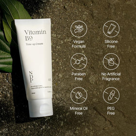 NATURAL DERMA PROJECT size comparison with hand illustrating 65ml travel-friendly capacity