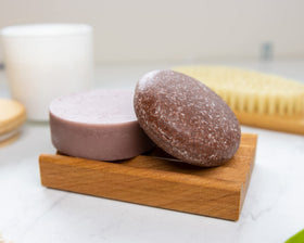 NATURÉL Loxy Relax held in hand to show compact size and portability
