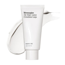 Nécessaire front packaging showing bottle and clear labeling for easy identification