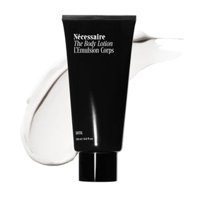 Nécessaire front bottle view showing elegant packaging and daily hydration