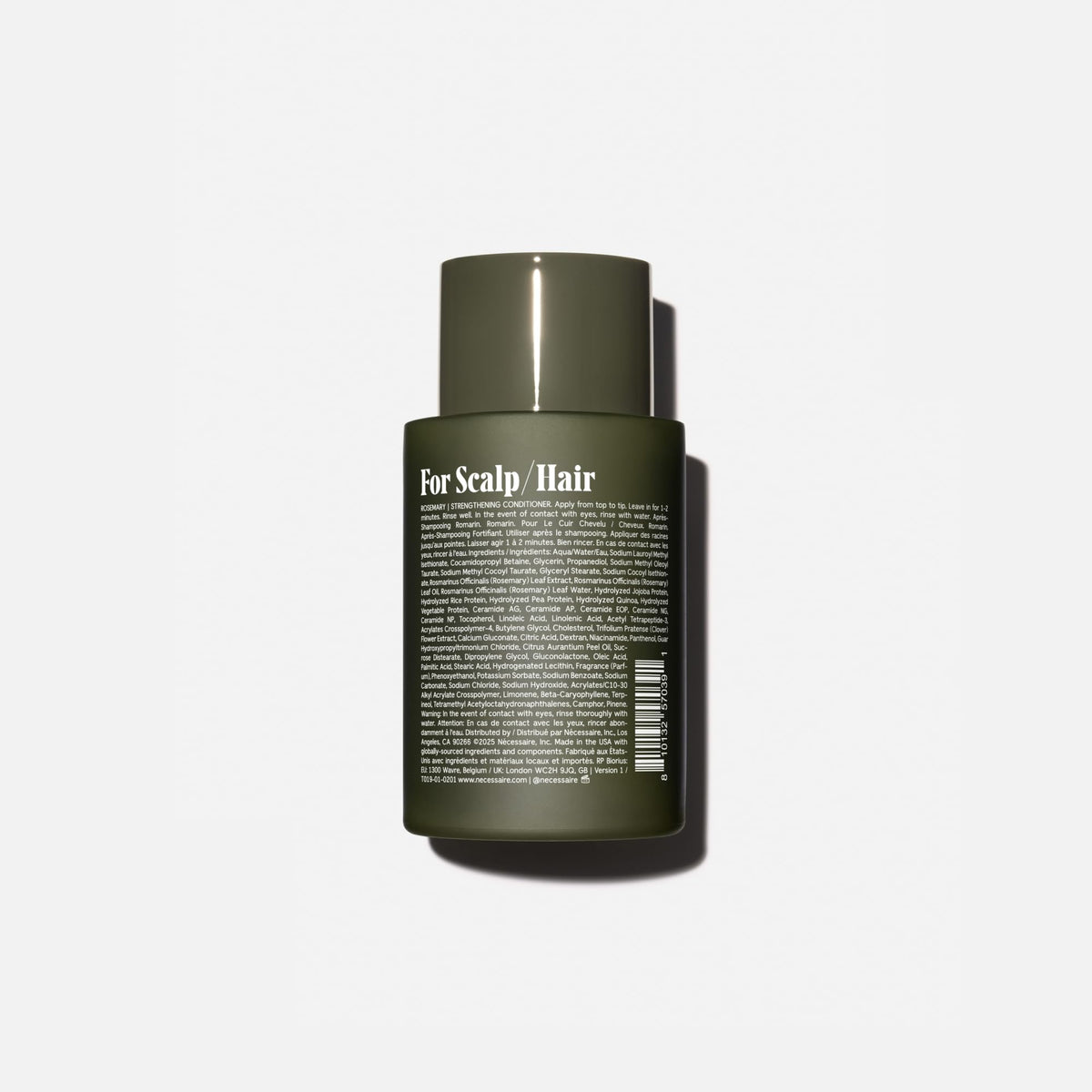 Nécessaire pump and cap detail highlighting easy-dispense design for precise use