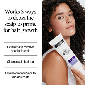 Neutrogena close-up of silicone applicator demonstrating gentle scalp stimulation benefit