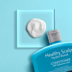 Close-up of product texture highlighting hyaluronic moisture action