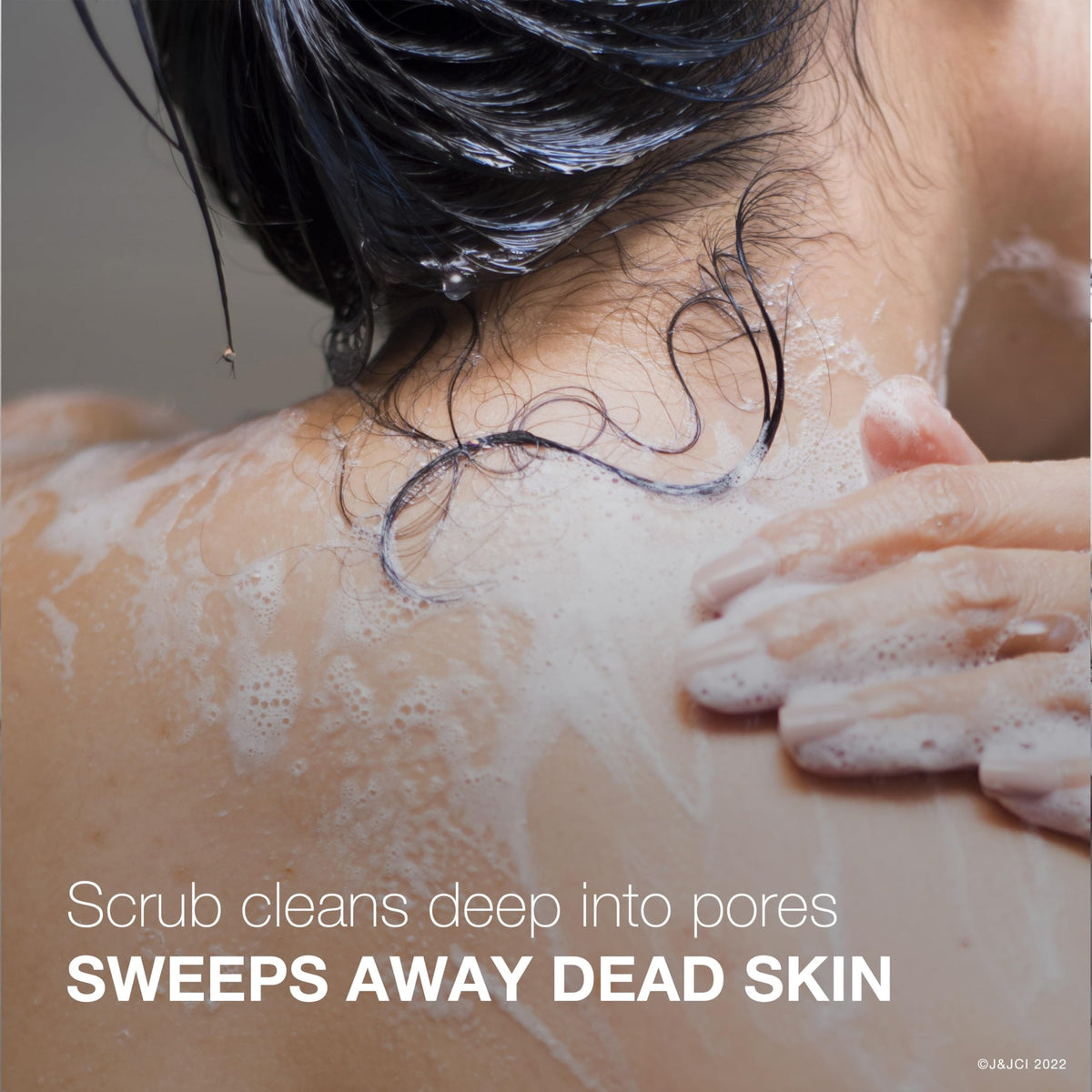 neutrogena foamy lather texture demonstrating deep cleansing and rinseability