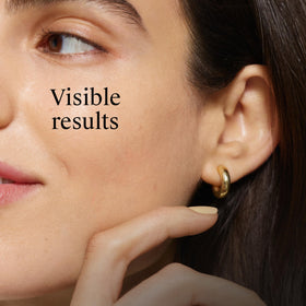 Neutrogena applying cream on hand demonstrating moisturizing absorption benefit