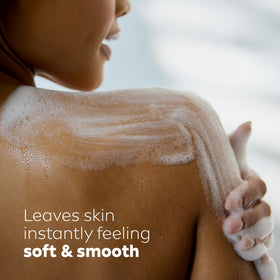 NIVEA bottle next to recycled plastic badge showing sustainable packaging benefit