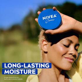 NIVEA creme close-up highlighting Provitamin B5 to nourish dry skin