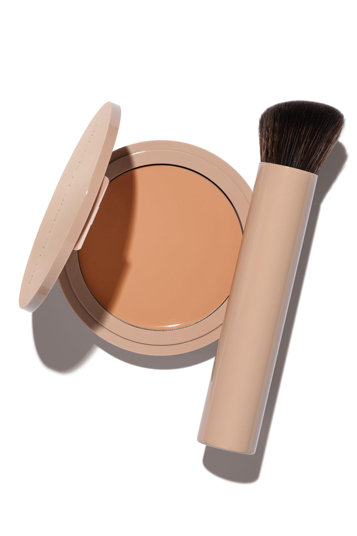 No Makeup Makeup duo front packaging showing foundation and brush, brand visibility and convenience