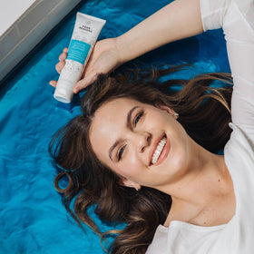 No nothing being applied to damp hair to show detangling benefit