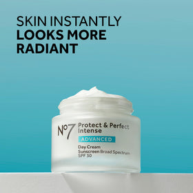 No7 close-up of cream texture highlighting hyaluronic hydration benefits