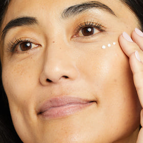 No7 cream texture close-up showing smooth consistency for hydration benefit
