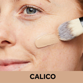 No7 pump and cap close-up highlighting precise dispensing benefit