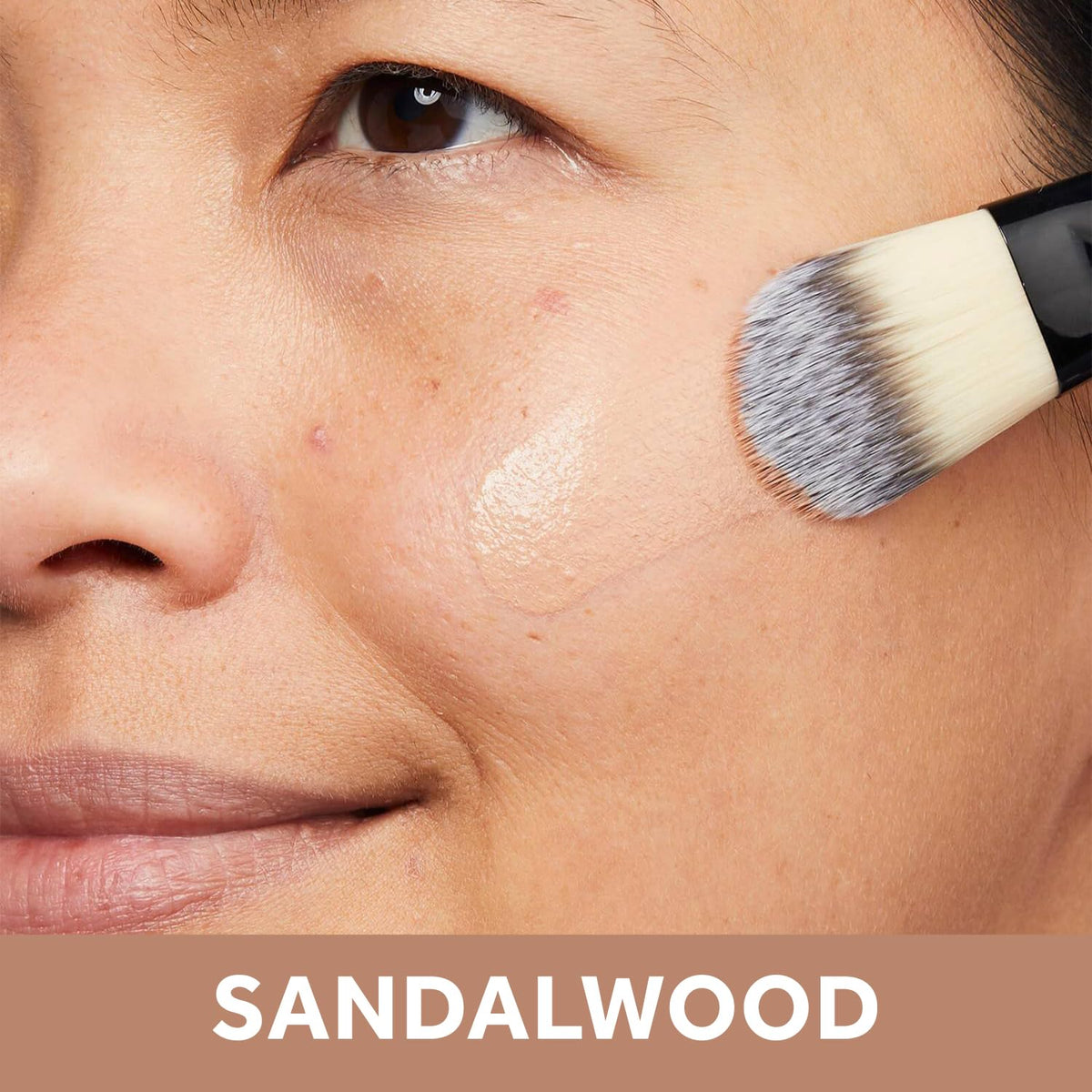 No7 pump dispensing foundation highlighting controlled application benefit