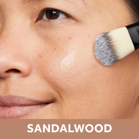 No7 pump dispensing foundation highlighting controlled application benefit