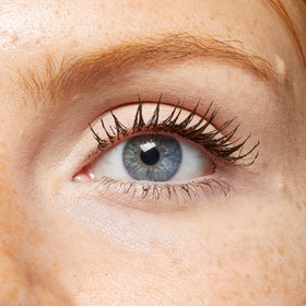 No7 mascara applied on lashes displaying lifted curl and fuller look