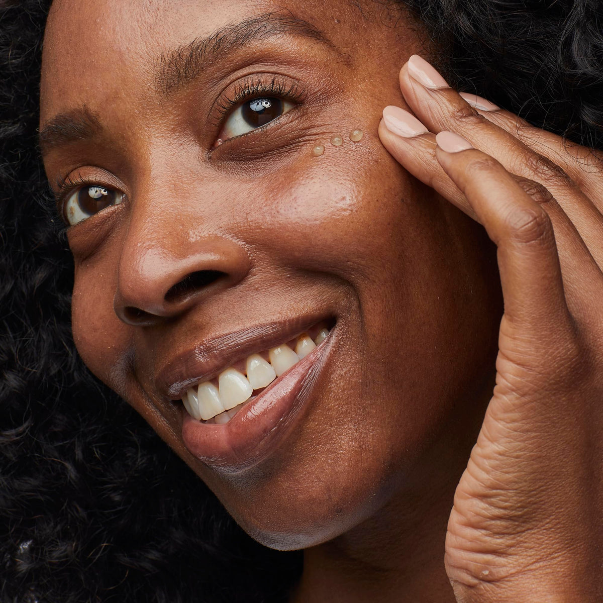 No7 gel applied under eye illustrating smoothing and hydrating effect