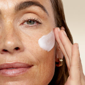 No7 ingredient label highlighting PEPTICOLOGY peptide, vitamin C, and niacinamide benefits
