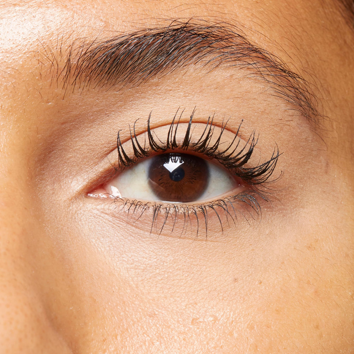 No7 applied on model eye closeup demonstrating lifted lashes and long-wear benefit