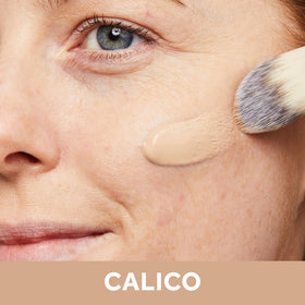 No7 pump dispensing foundation drop, demonstrating easy controlled application benefit