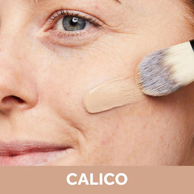 No7 pump dispensing foundation drop demonstrating easy, controlled application