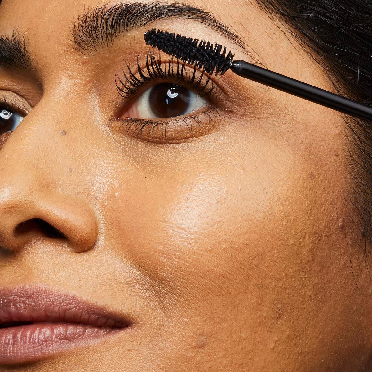 No7 tubing formula texture detail, demonstrates smudge-resistant benefit