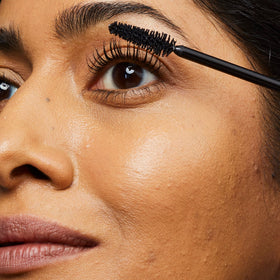 No7 tubing formula texture detail, demonstrates smudge-resistant benefit