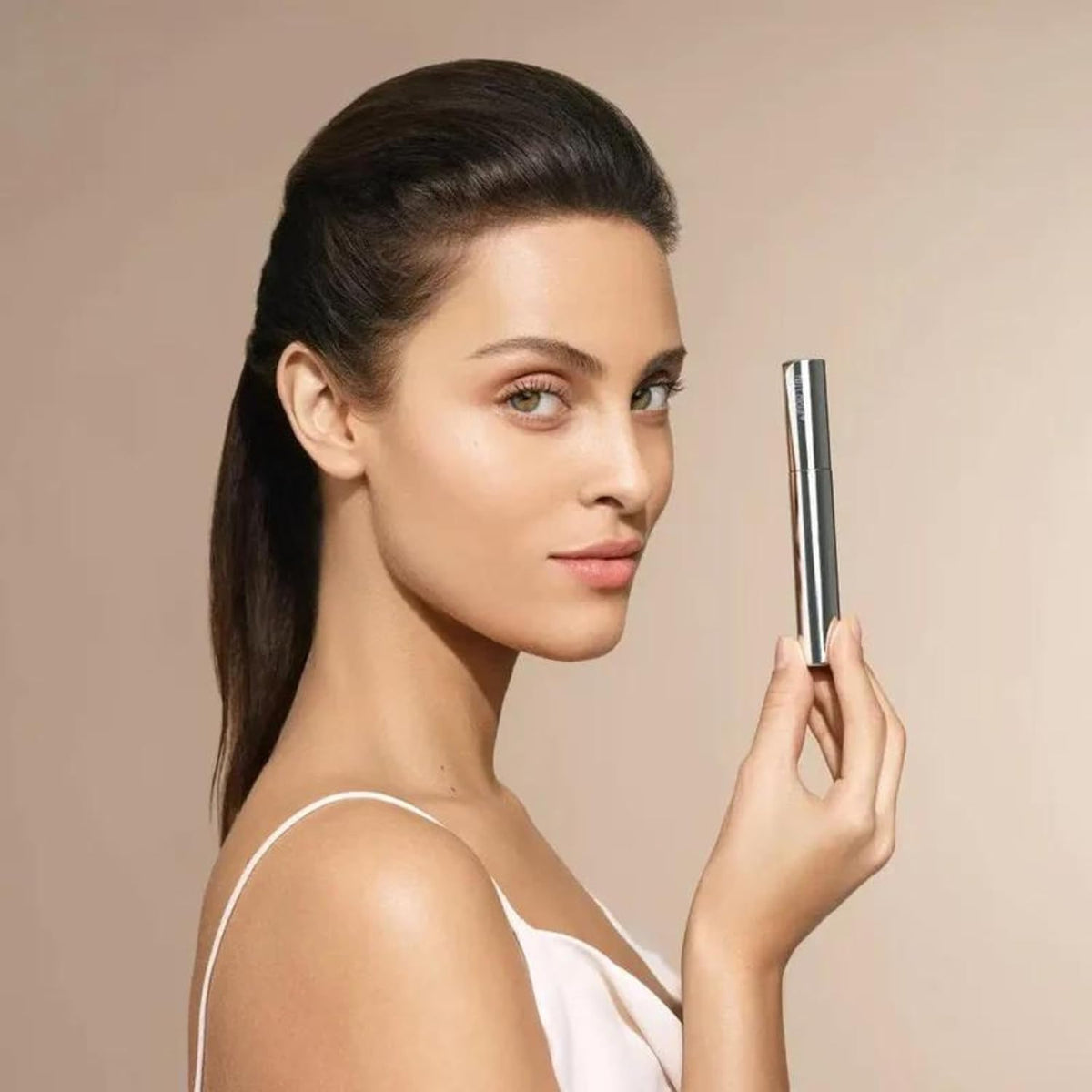 Nu Skin mascara ingredient highlights with carnauba wax and wheat protein calling out conditioning benefit