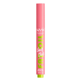 NYX PROFESSIONAL MAKEUP lifestyle image of Clout in a handbag for quick on-the-go touch-ups