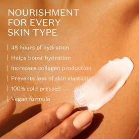 O BOTICARIO creamy lotion texture close-up demonstrating smooth absorption