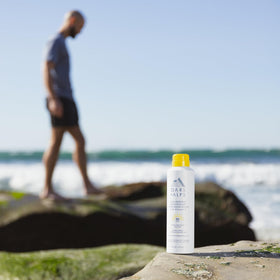 Oars + Alps close-up of spray texture demonstrating lightweight hydration and rub-in finish