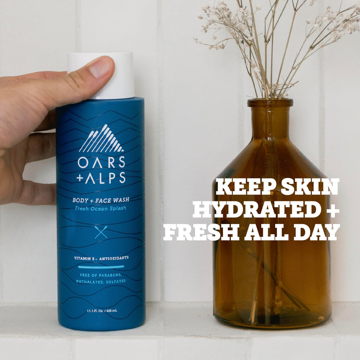 Oars + Alps pump dispensing creamy lather for gentle hydration
