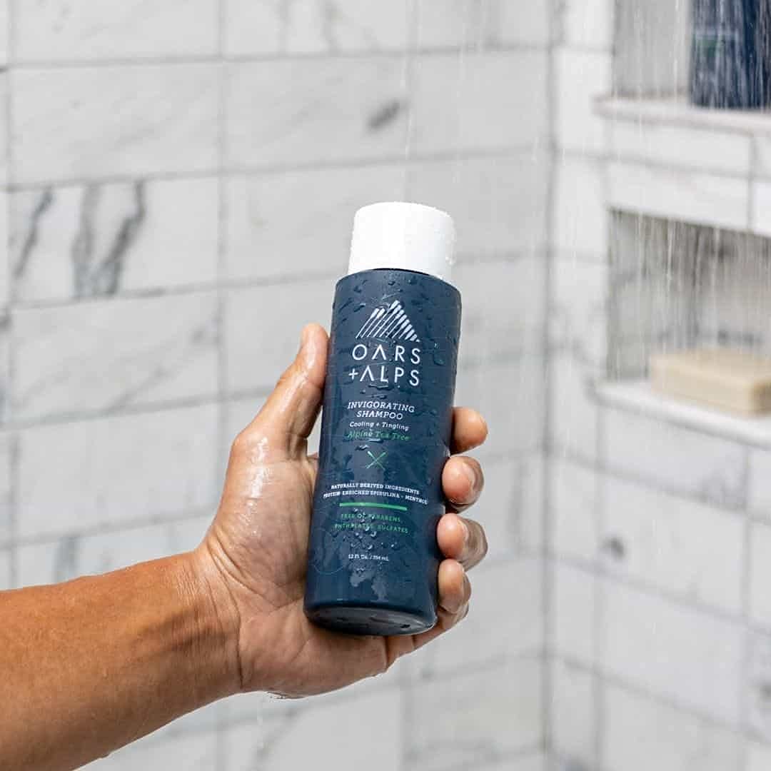 Oars + Alps tea tree and peppermint ingredients highlighting fresh scent