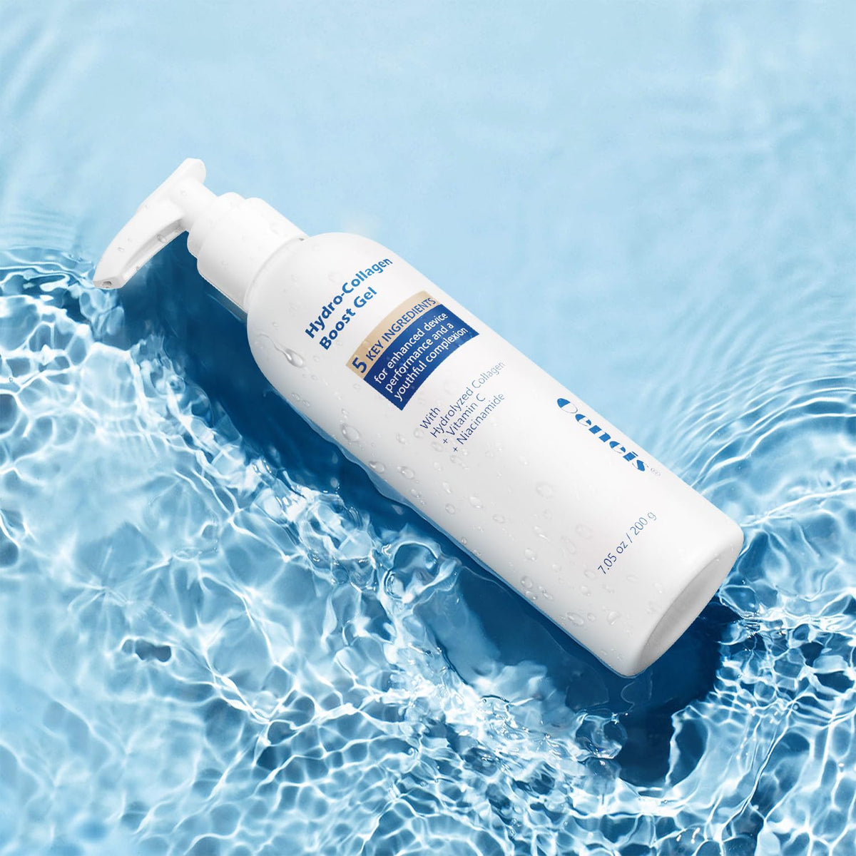Oeneis texture close-up displaying smooth gel consistency and hydrating feel
