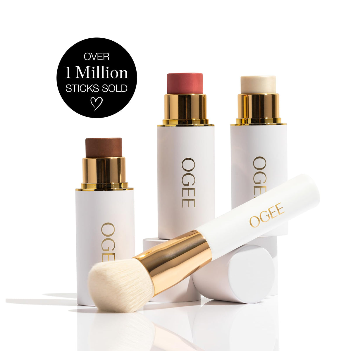 Ogee texture blend demonstration with fingers showing easy diffusion
