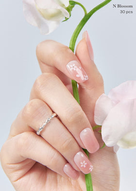 ohora applying a semi cured strip on a fingernail for quick salon-quality results benefit