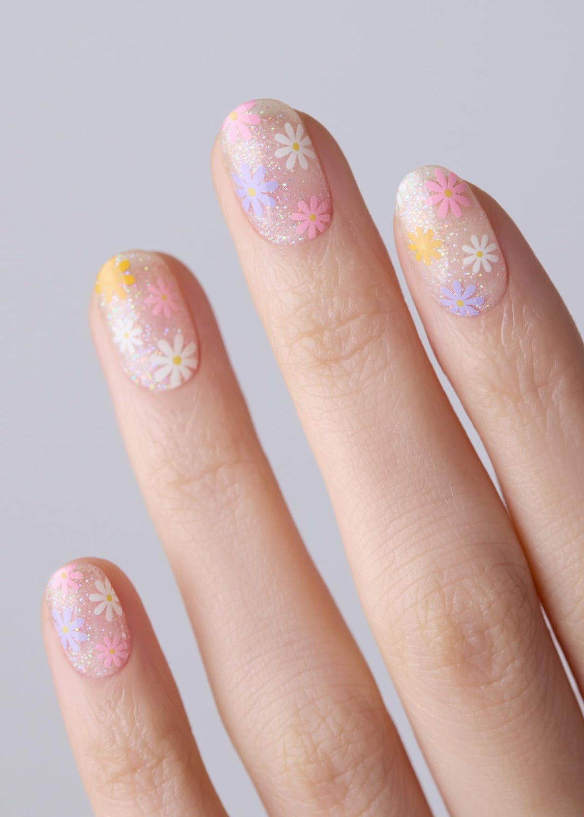 ohora close-up of rainbow daisy pattern delivering vivid salon-quality color and design