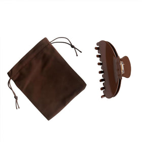 OideGuiing coffee clip holding an updo demonstrating stable grip
