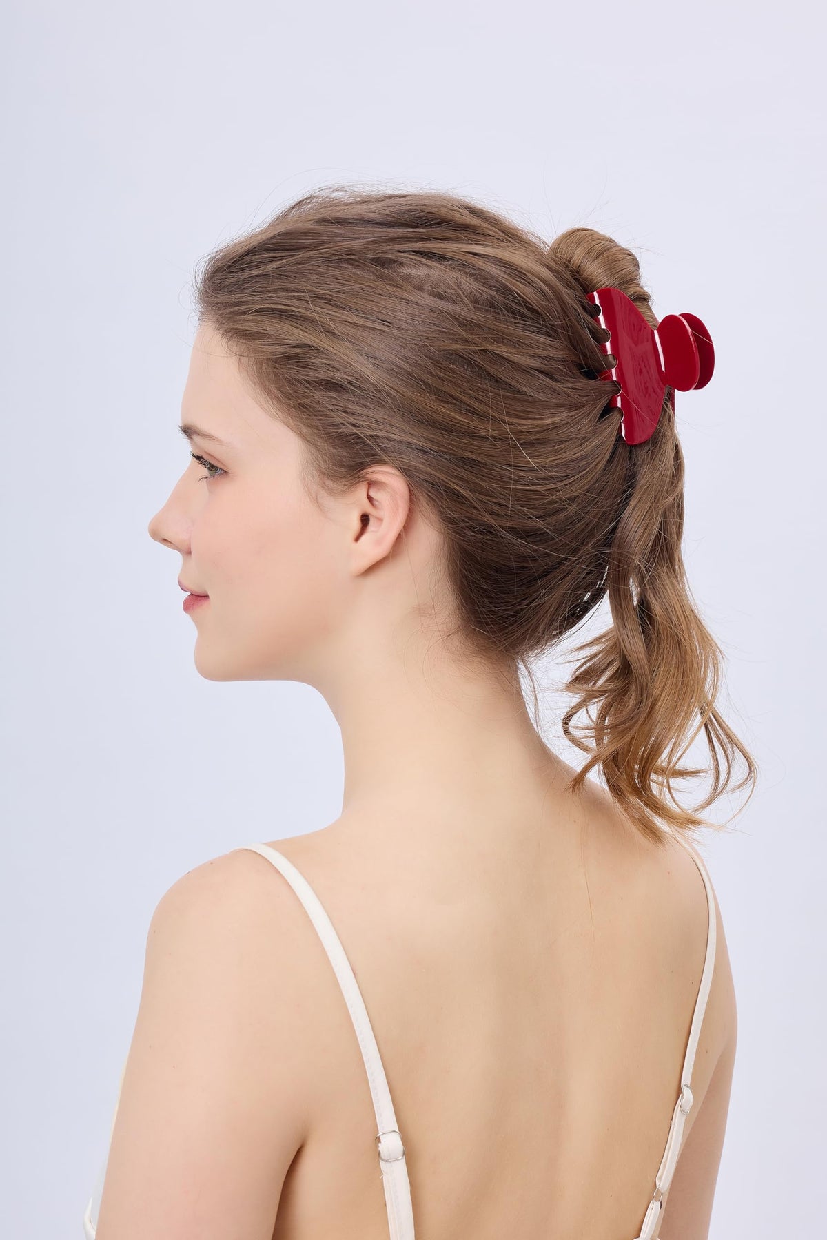 OideGuiing used in a half-up hairstyle illustrating versatility and neat look