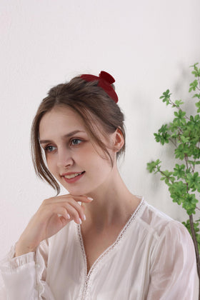 OideGuiing half-up style on fine hair showing gentle hold without slipping