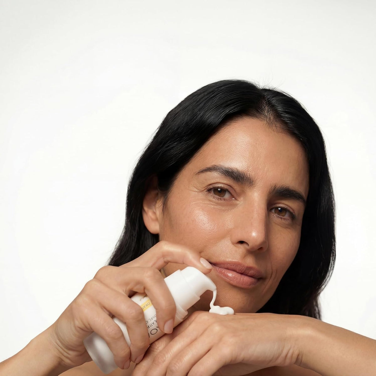 OKOA texture close-up of cream showing smooth light-absorbing formula benefit