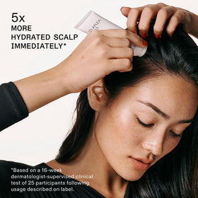 Olaplex Nº.5FINE conditioner texture poured to show featherlight hydration