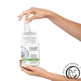 Olay close-up of cloth texture highlighting soft fibers and effective debris removal