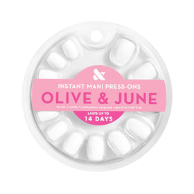 Olive & June 42 nails laid out to display 21 inclusive sizes and fit options