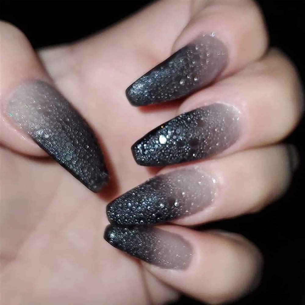 Omainy purple-to-red thermal transition on nail tip highlighting dramatic color change