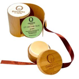OMORFEE BE EXOTIC OF lifestyle image outdoors demonstrating sun protection and daily use