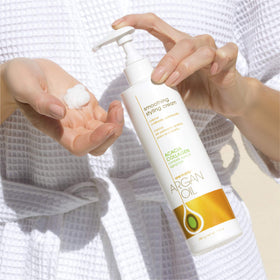 One 'n Only cream in hand demonstrating easy distribution benefit