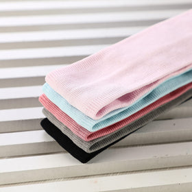 ONEYE flat lay of five solid colors showing outfit-matching options