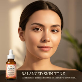 Optifusion Lumine Organics oil pouring a drop, demonstrates lightweight texture and quick absorption