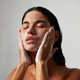 OUAI product with ingredient visuals showcasing glycolic acid, PHA and niacinamide benefits